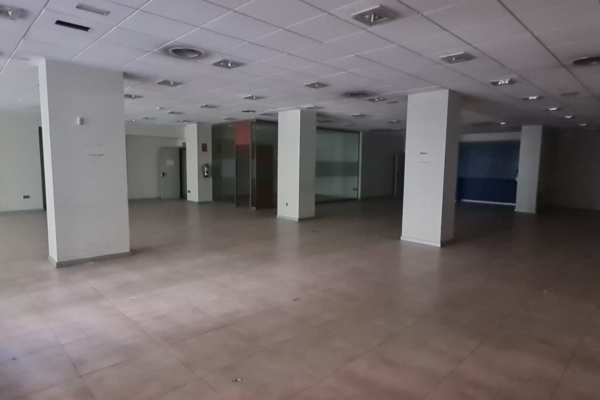 Resale - Commercial -
Alicante - Luceros