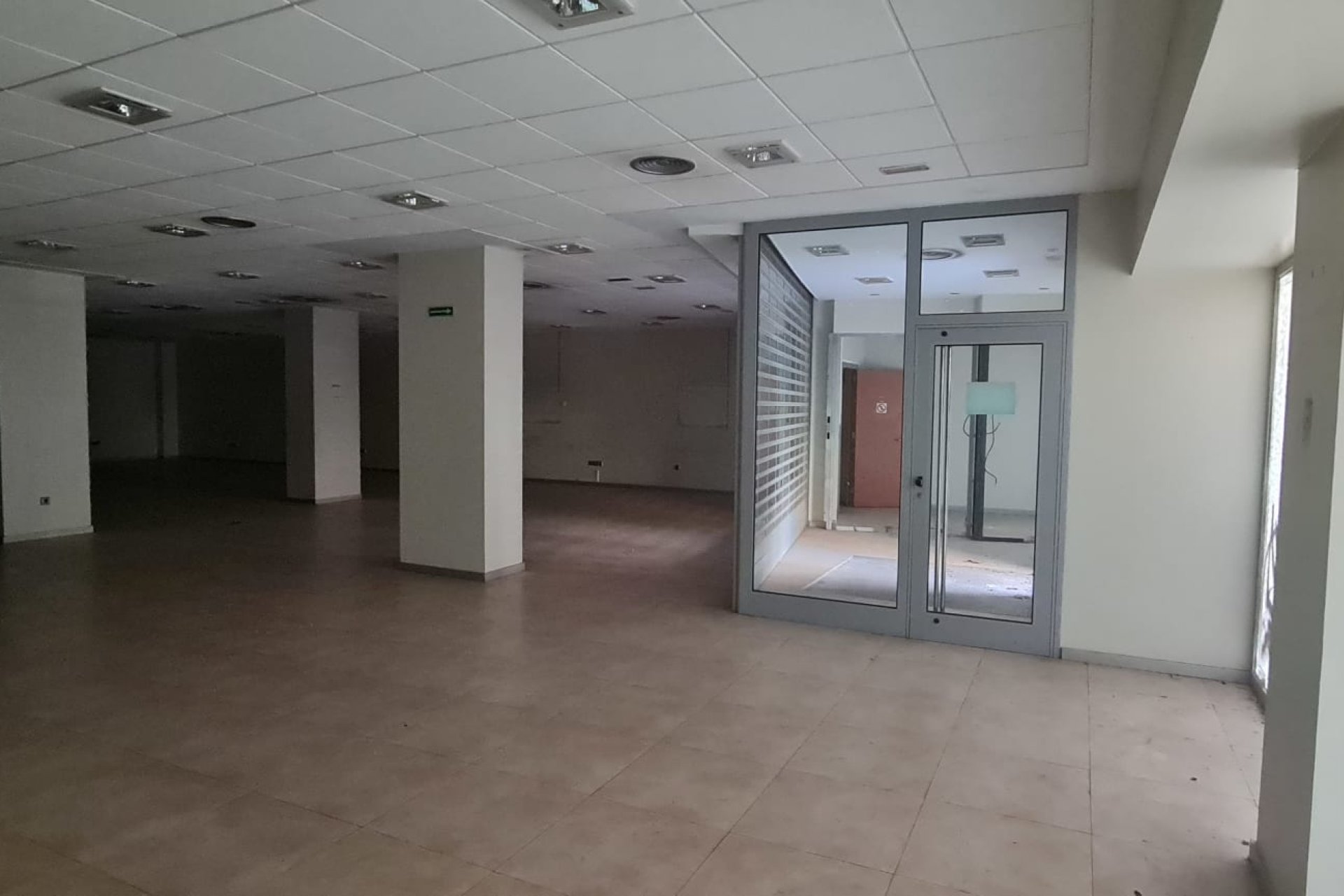 Resale - Commercial -
Alicante - Luceros