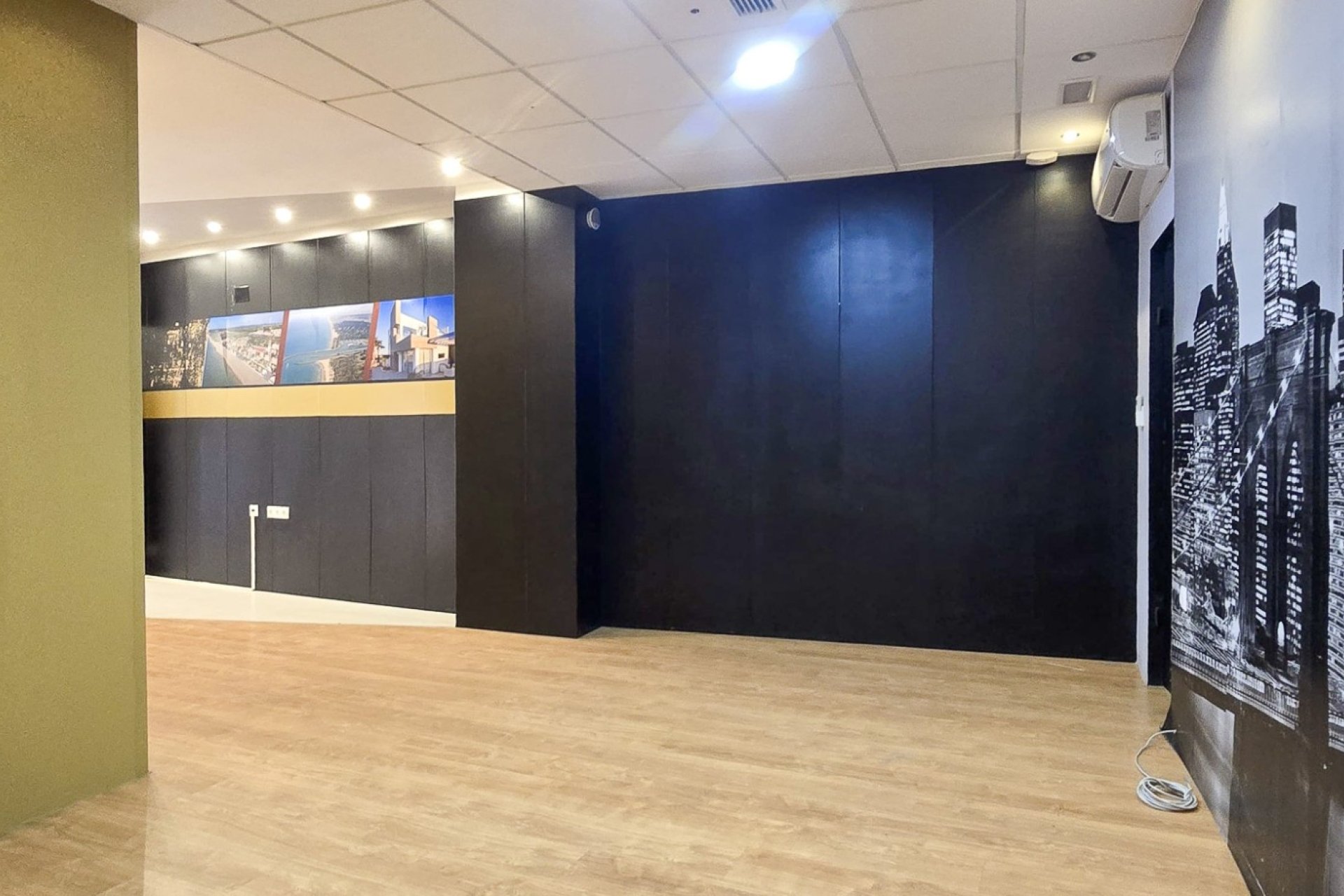 Resale - Commercial -
Guardamar del Segura - Center