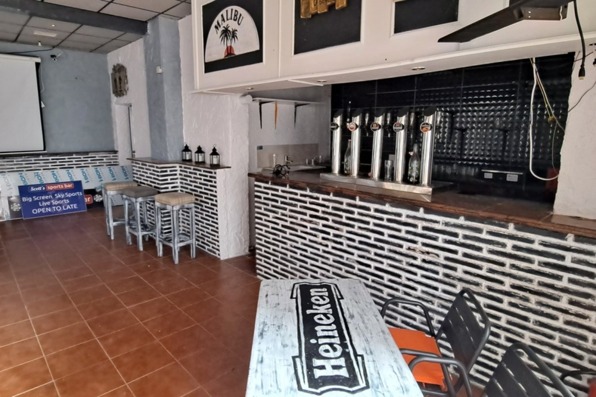 Resale - Commercial -
Los Dolses - Inland