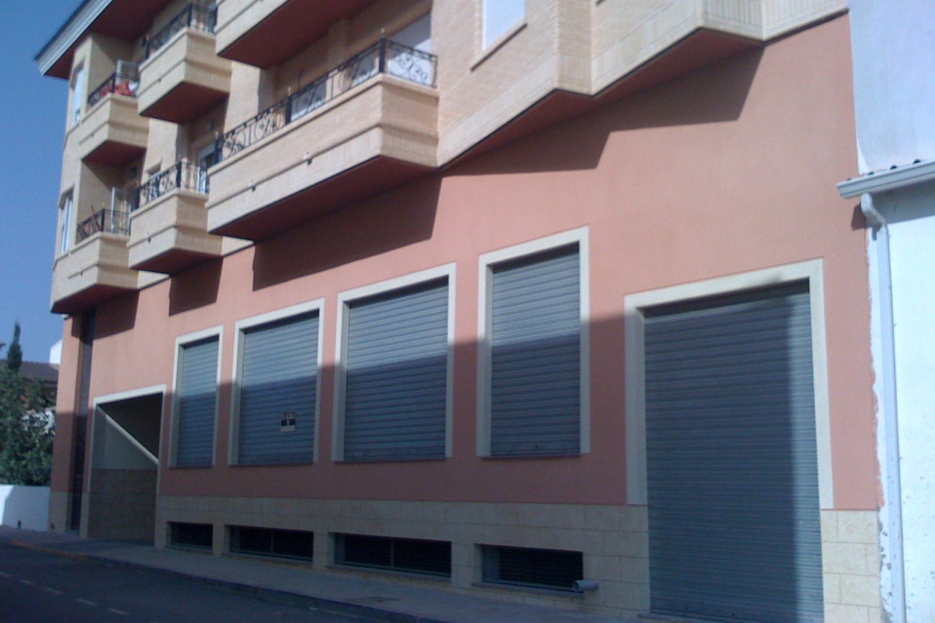 Resale - Commercial -
Los Montesinos