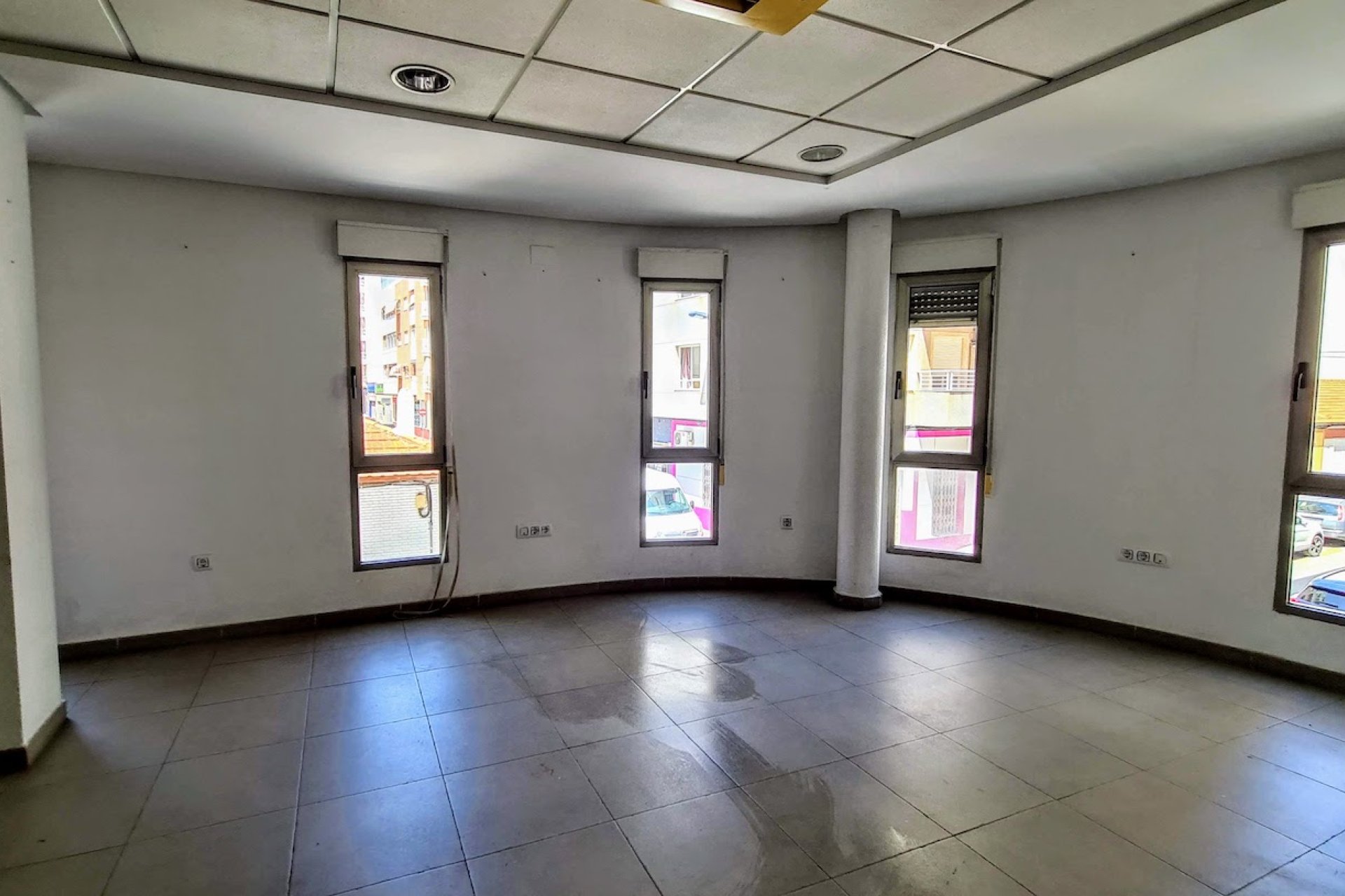 Resale - Commercial -
Torrevieja - Center