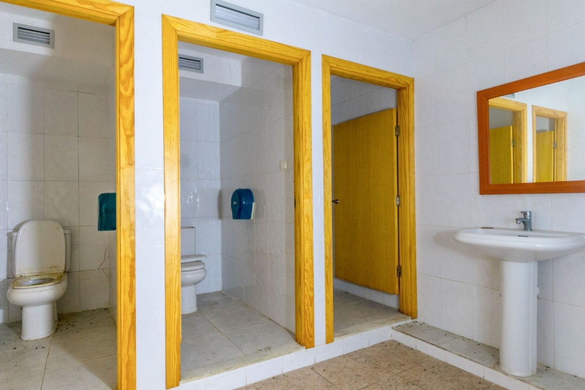 Resale - Commercial -
Torrevieja