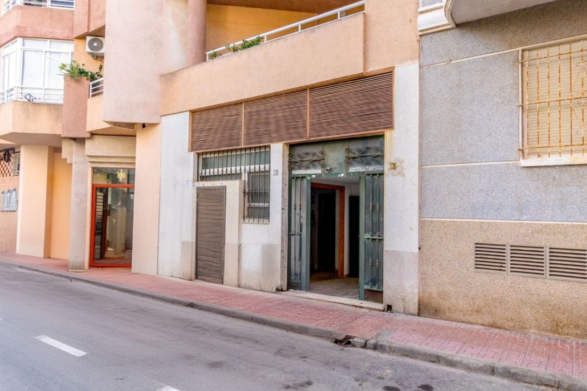 Resale - Commercial -
Torrevieja
