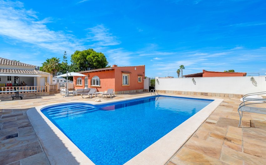 Resale - Country House -
Almoradí - Las Heredades