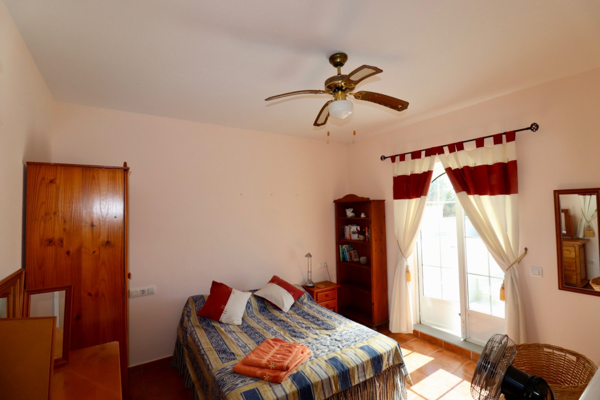 Resale - Country House -
Catral