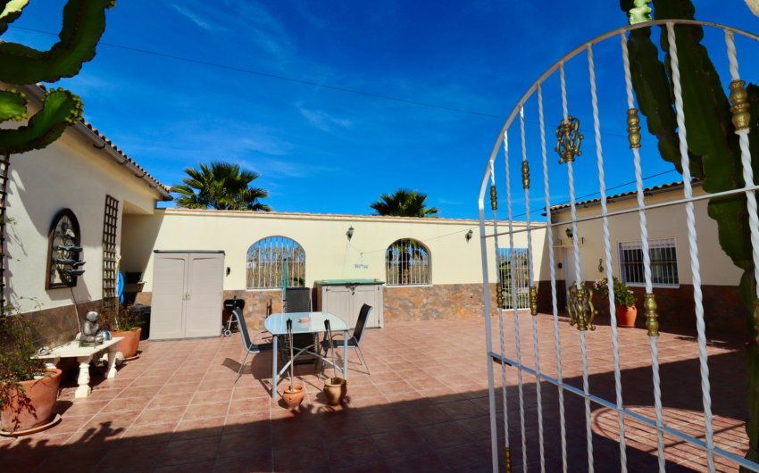 Resale - Country House -
Catral