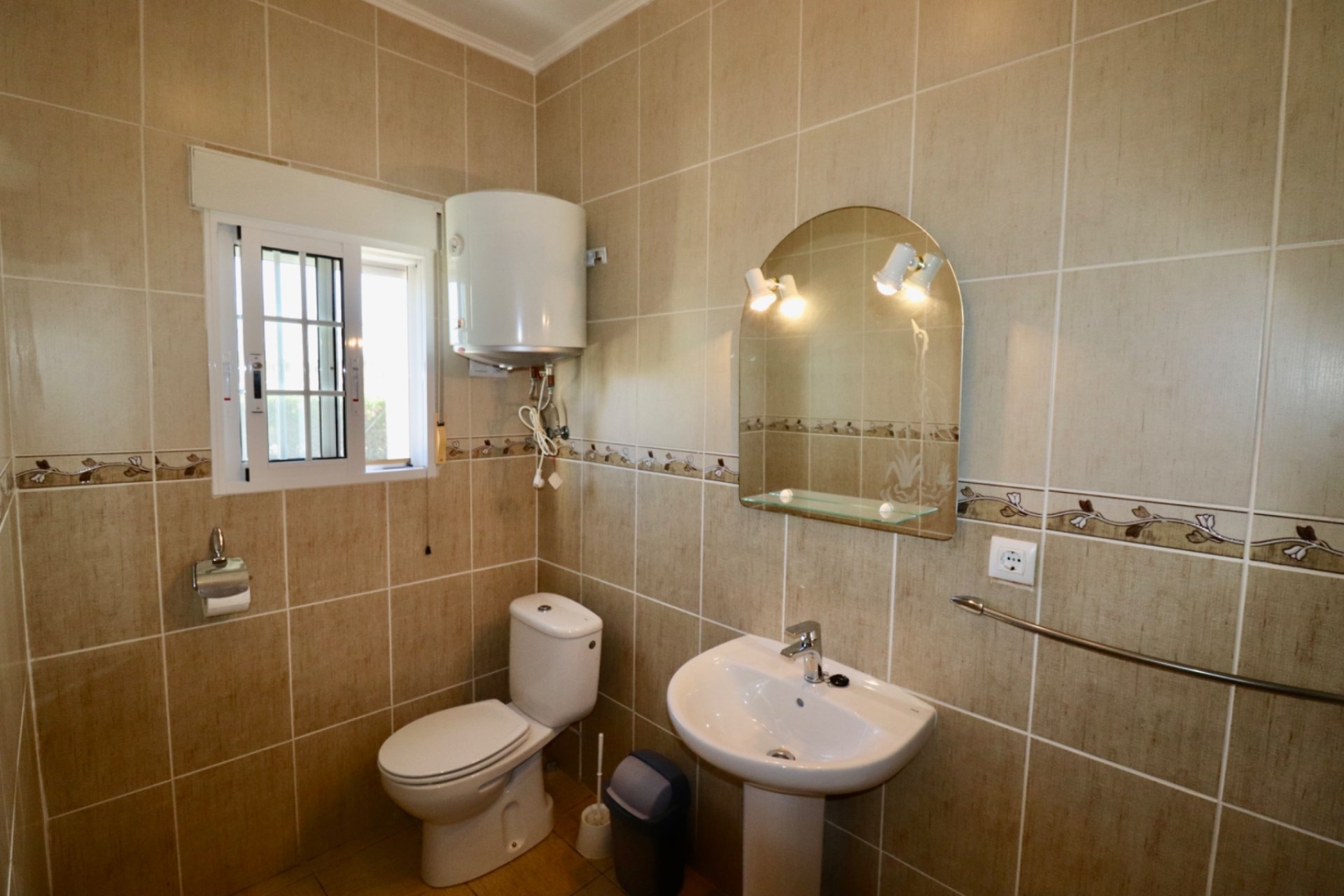 Resale - Country House -
Catral