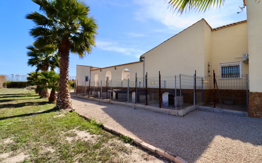 Resale - Country House -
Catral