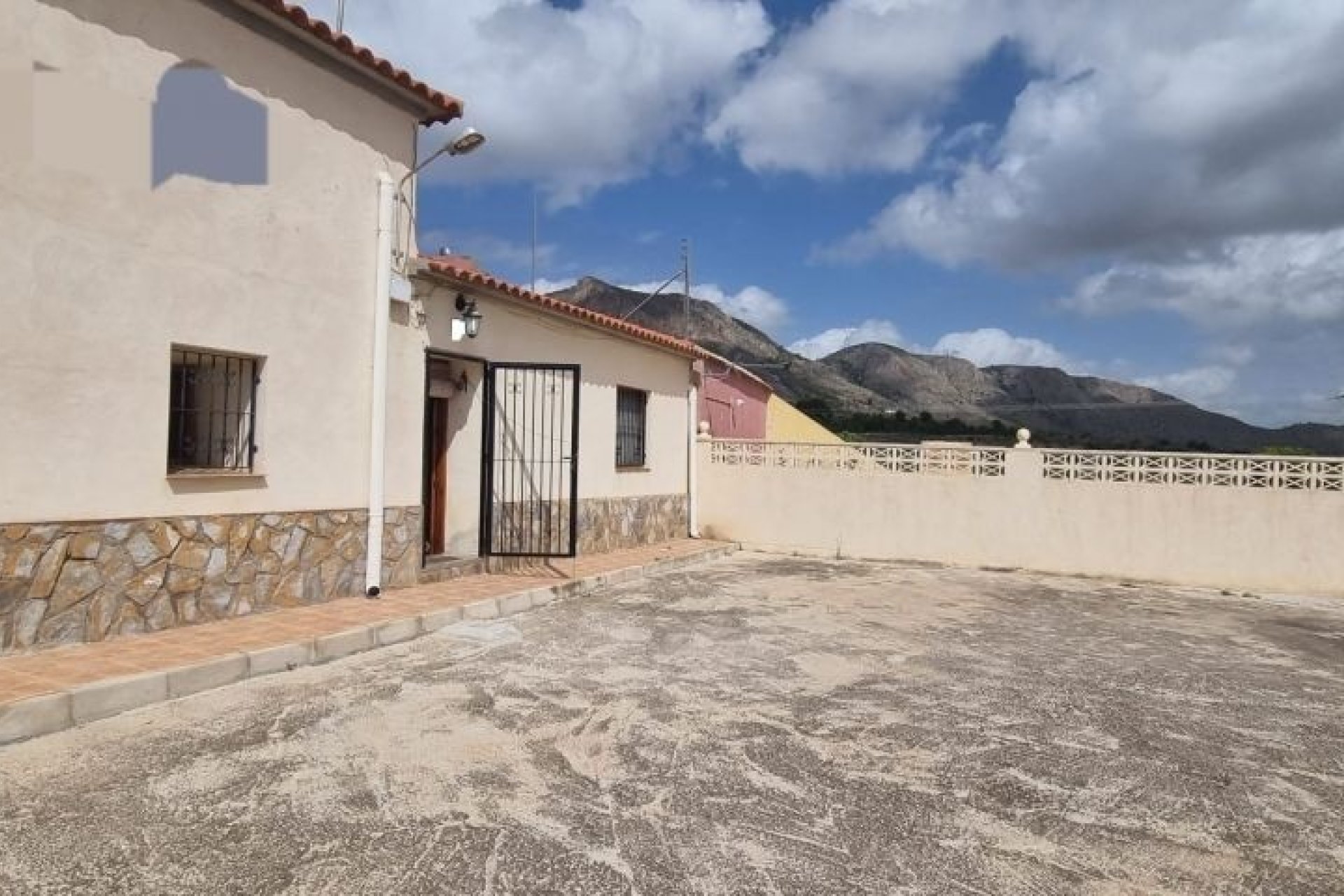 Resale - Country House -
Hondón de las Nieves - Inland