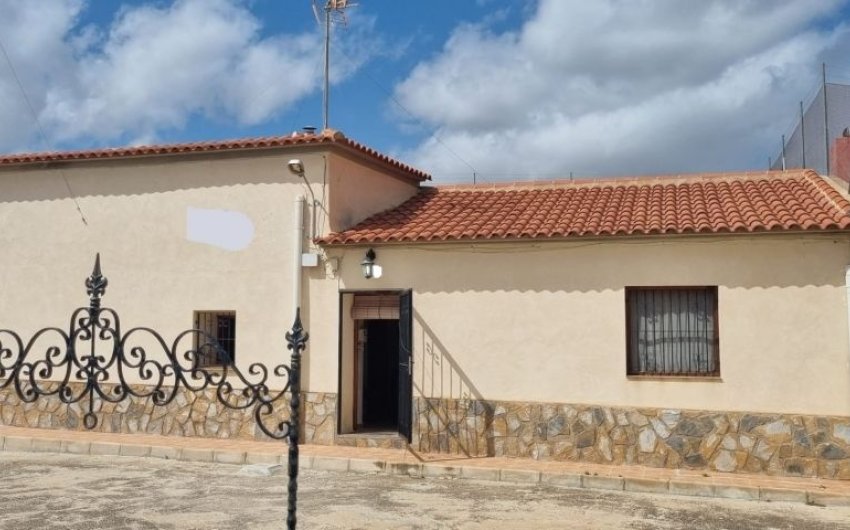 Resale - Country House -
Hondón de las Nieves - Inland