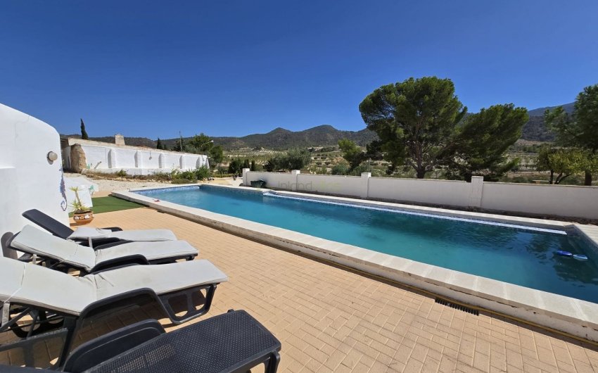 Resale - Country House -
La Zarza