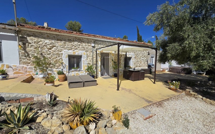 Resale - Country House -
La Zarza