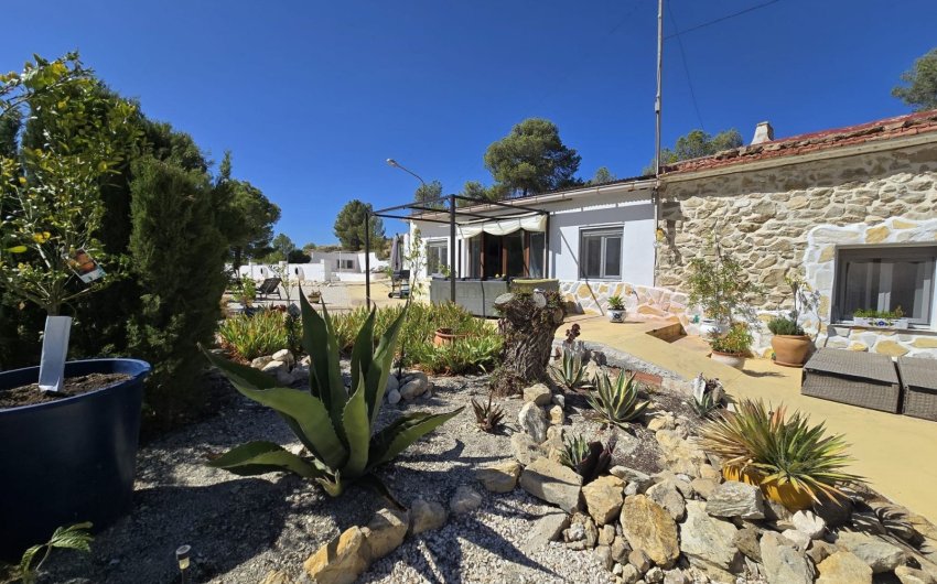 Resale - Country House -
La Zarza