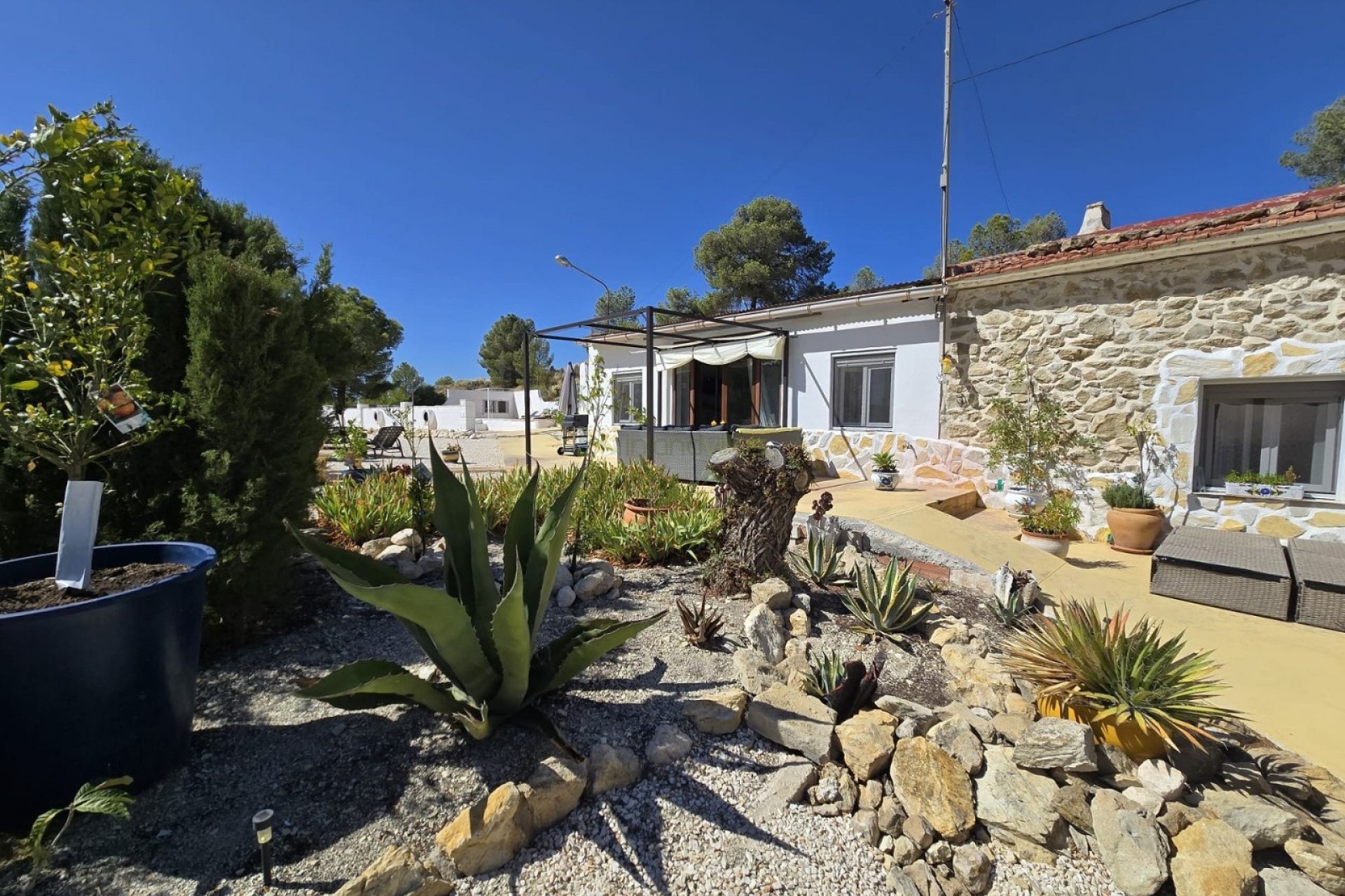 Resale - Country House -
La Zarza