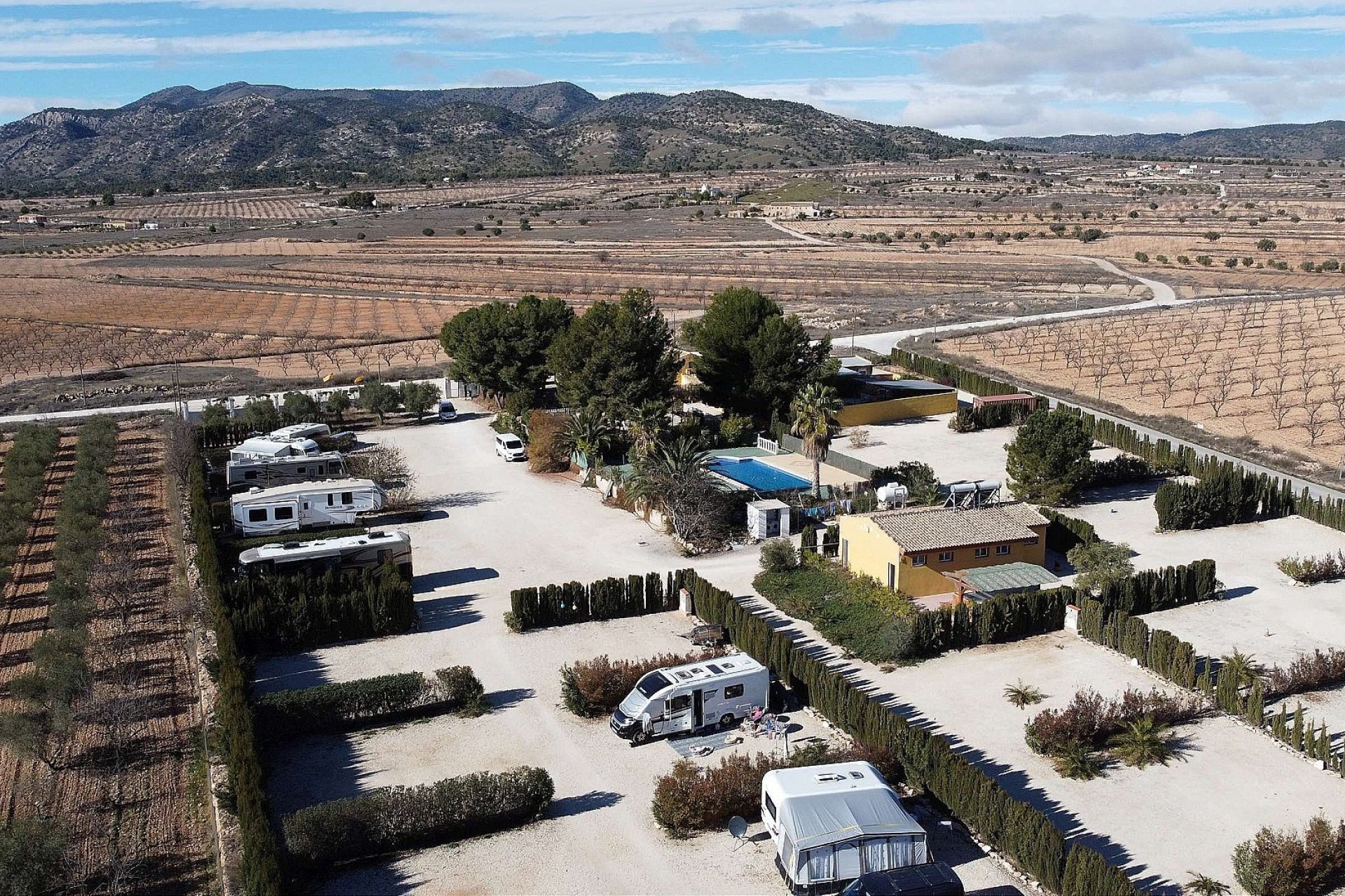 Resale - Country House -
Pinoso