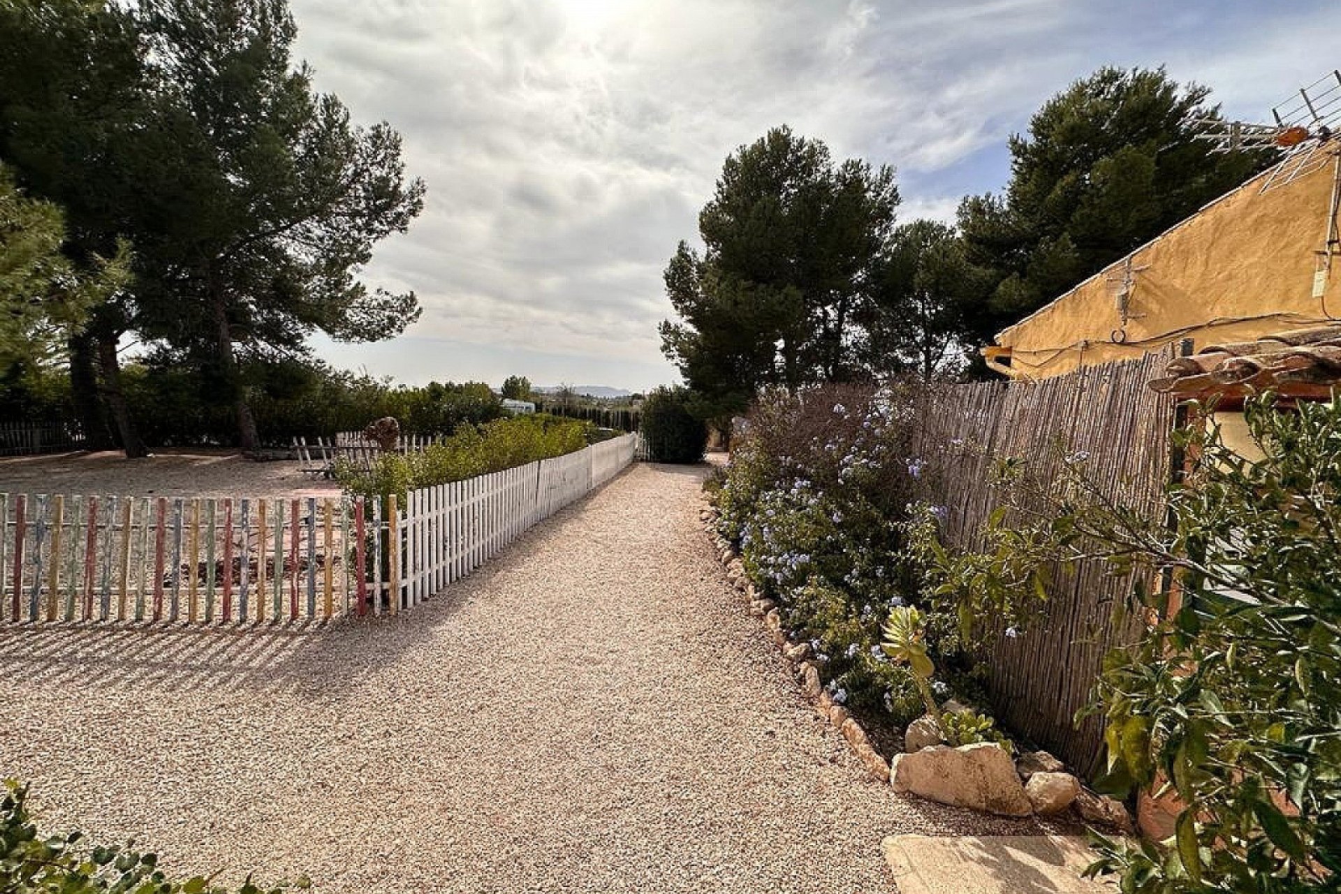 Resale - Country House -
Pinoso