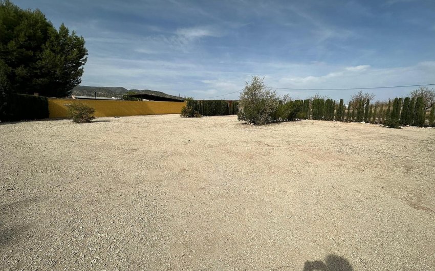 Resale - Country House -
Pinoso