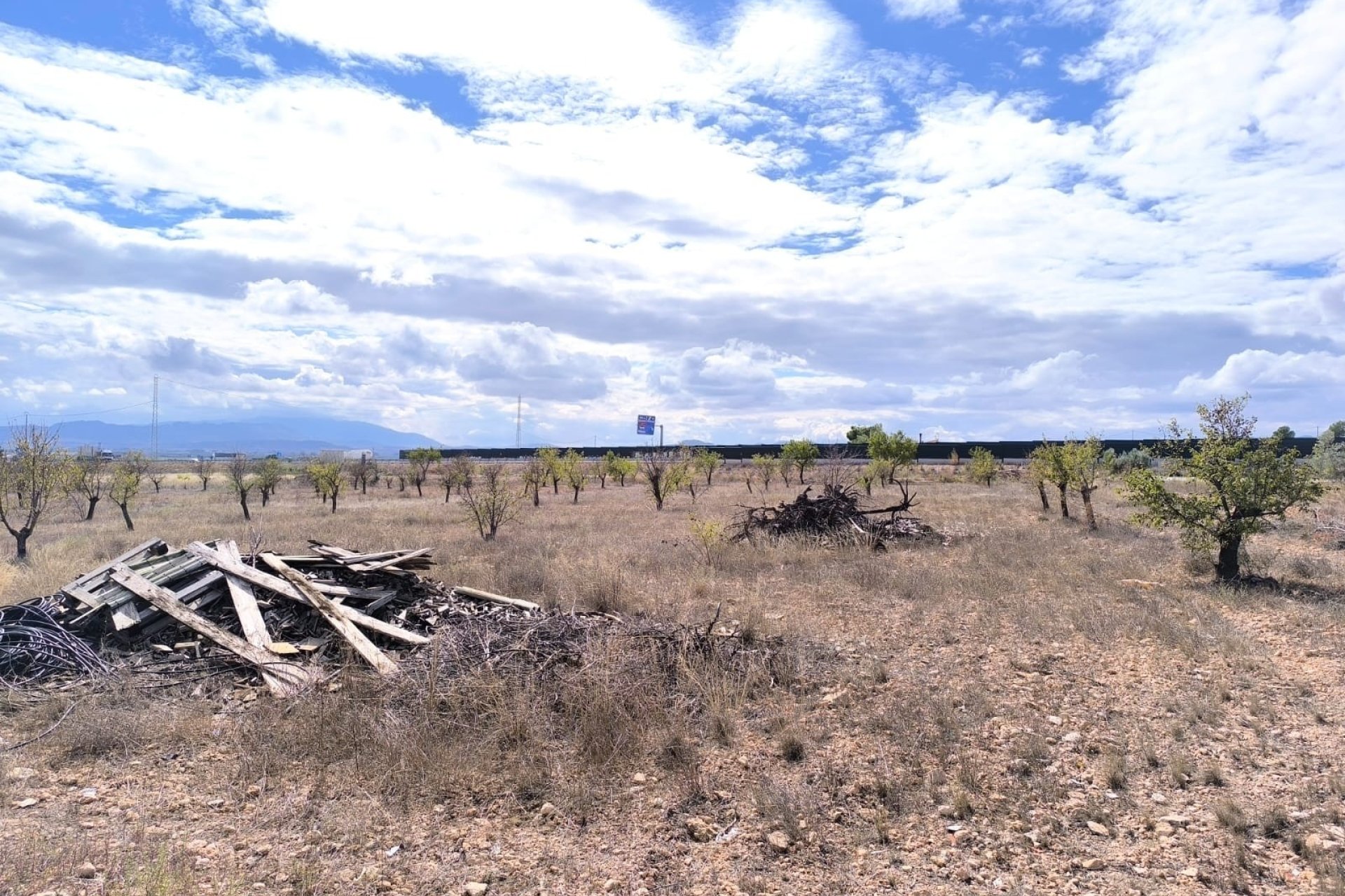 Resale - Country House -
Yecla - Inland