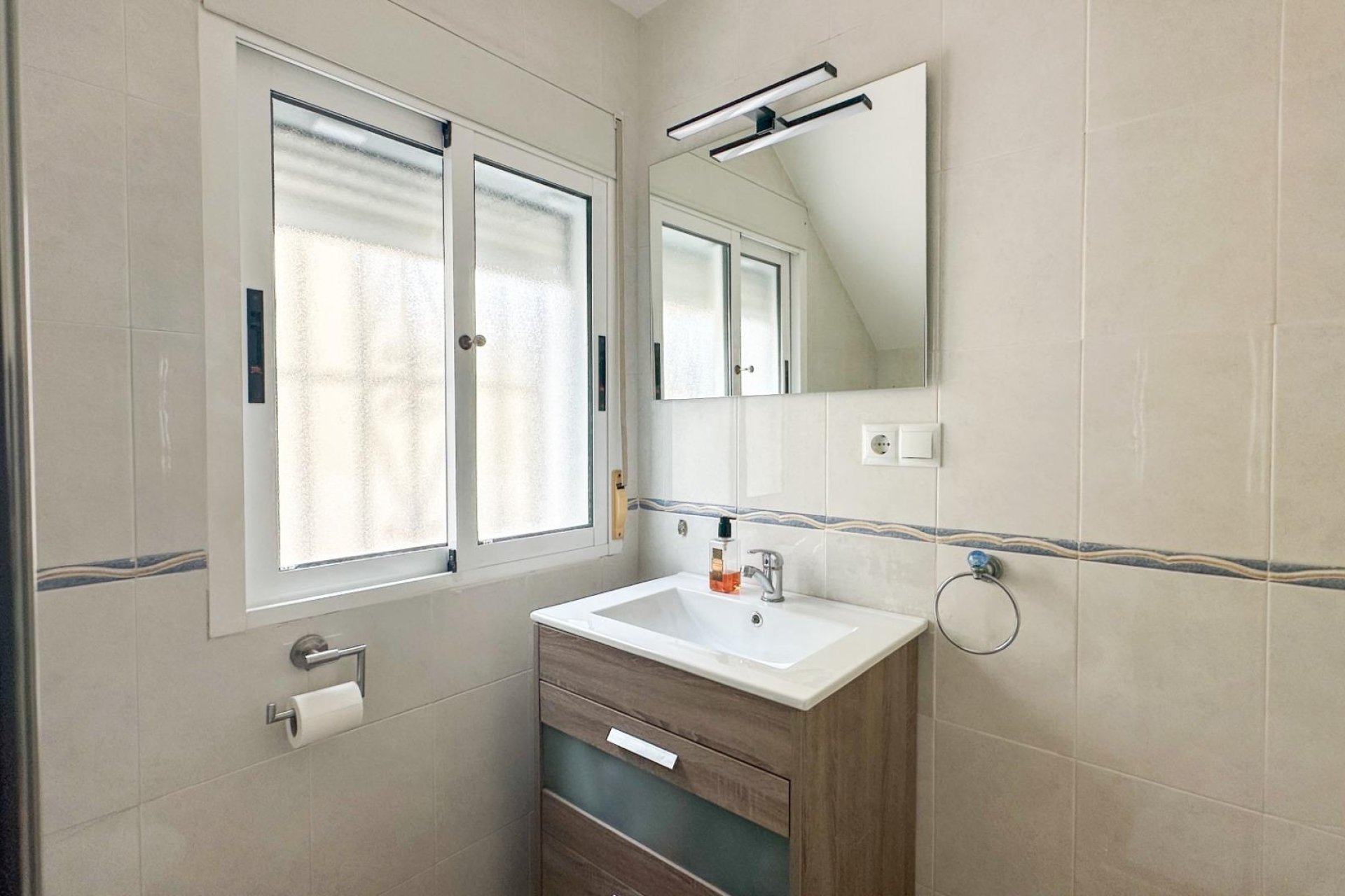 Resale - Duplex -
San Miguel de Salinas - Las Filipinas