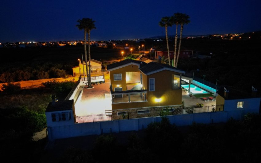 Resale - Finca Country Property -
Orihuela