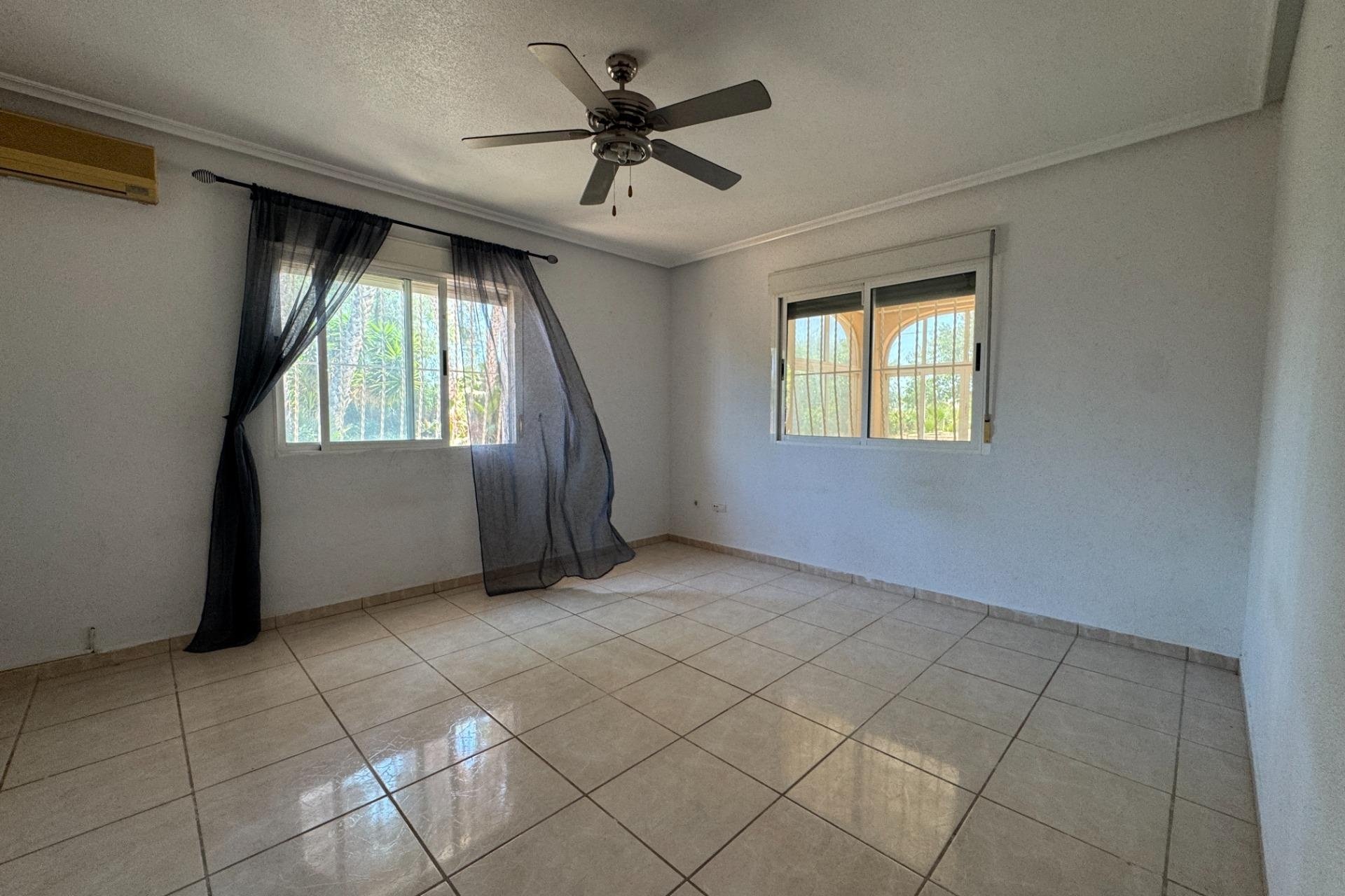 Resale - Finca -
Dolores - Comunidad Valenciana