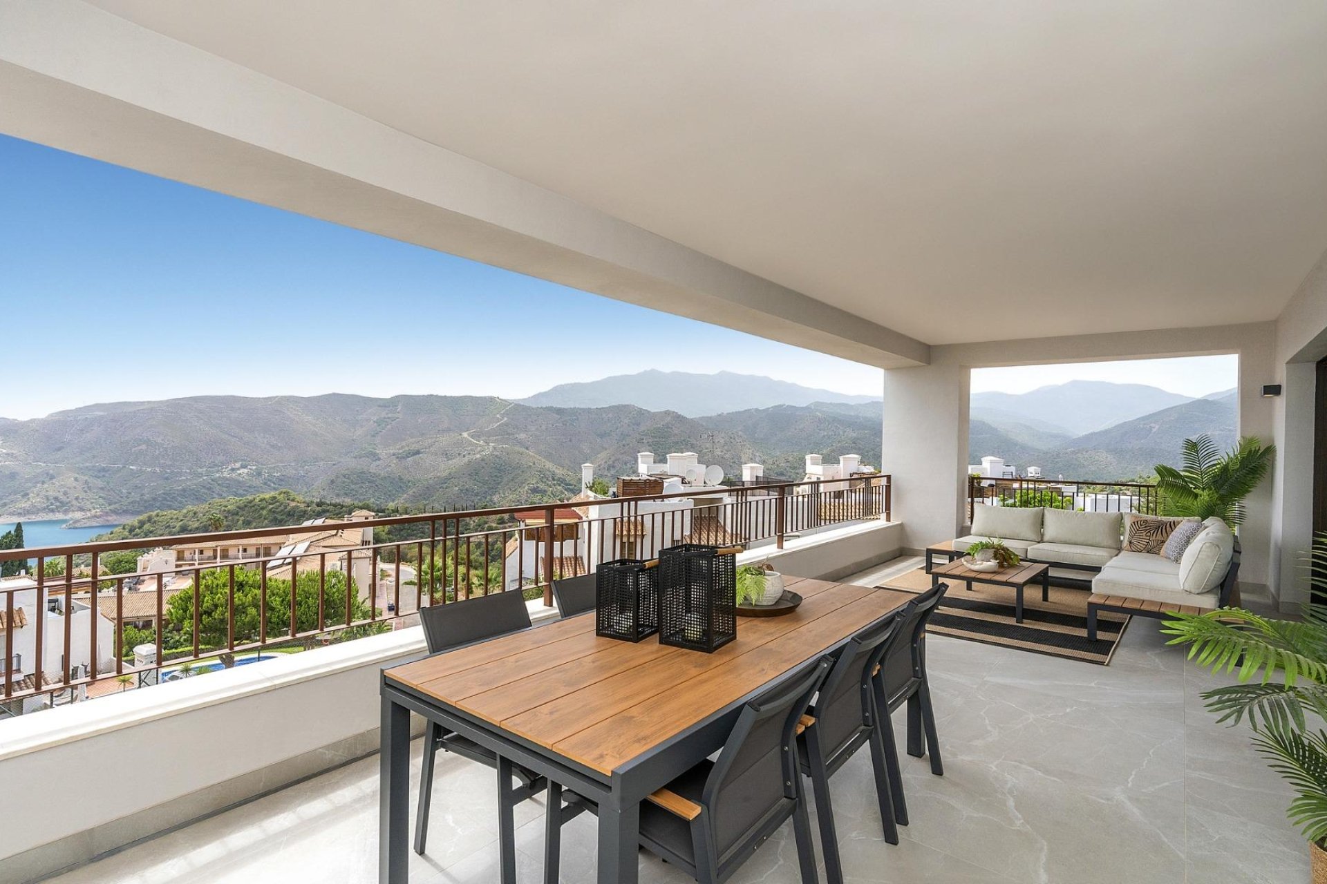 Resale - Penthouse -
Istán - Cerros De Los Lagos