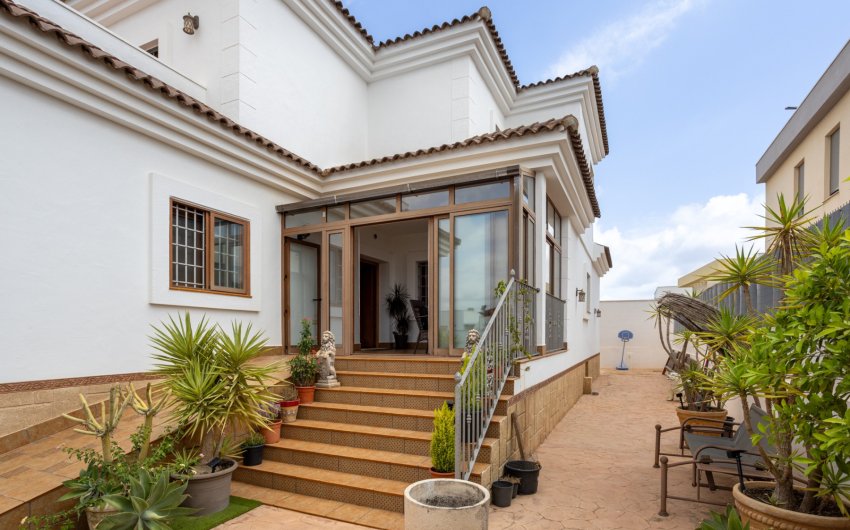 Resale - Semi Detached Villa -
Los Montesinos - La Herrada