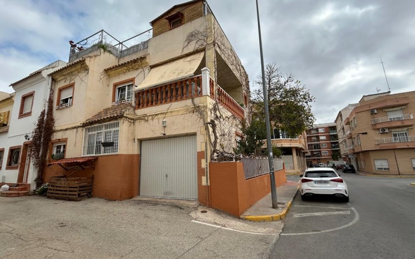 Resale - Semi Detached Villa -
Los Montesinos