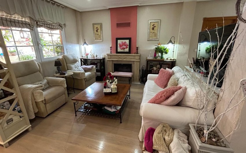 Resale - Semi Detached Villa -
Los Montesinos