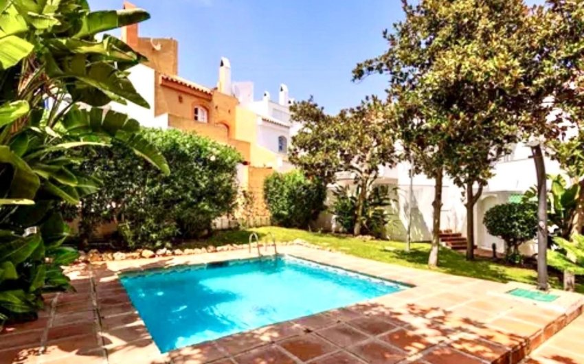 Resale - Town House -
Marbella - Costa del Sol
