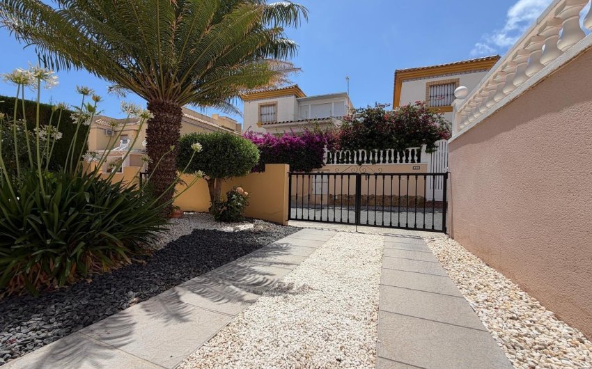 Resale - Town House -
Orihuela Costa - Los Dolses
