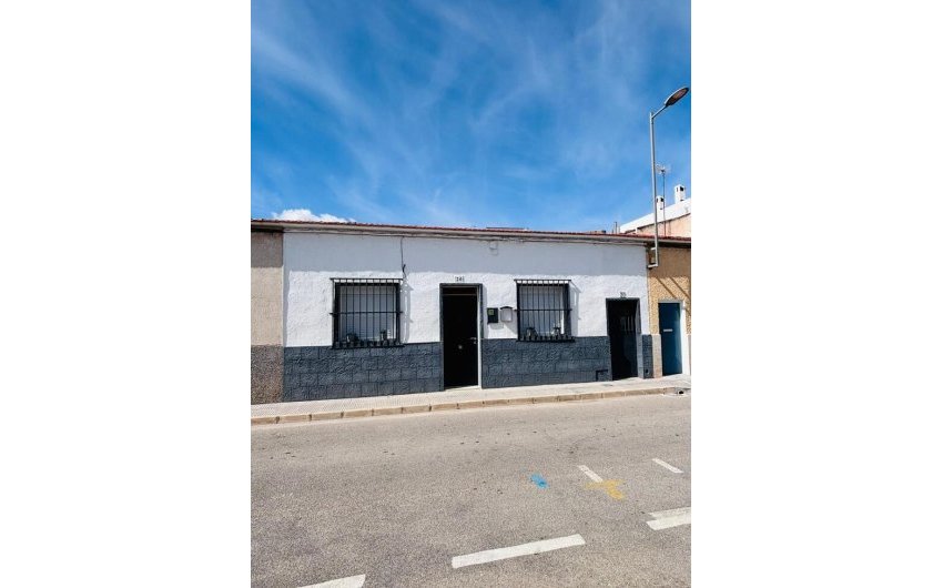 Resale - Town House -
San Miguel de Salinas - Inland