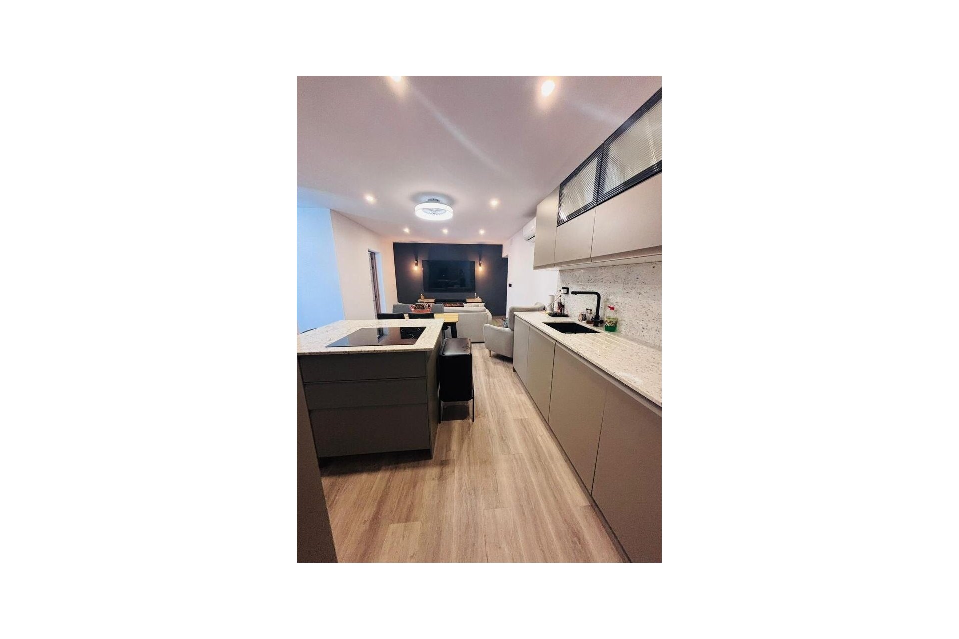 Resale - Town House -
San Miguel de Salinas - Inland