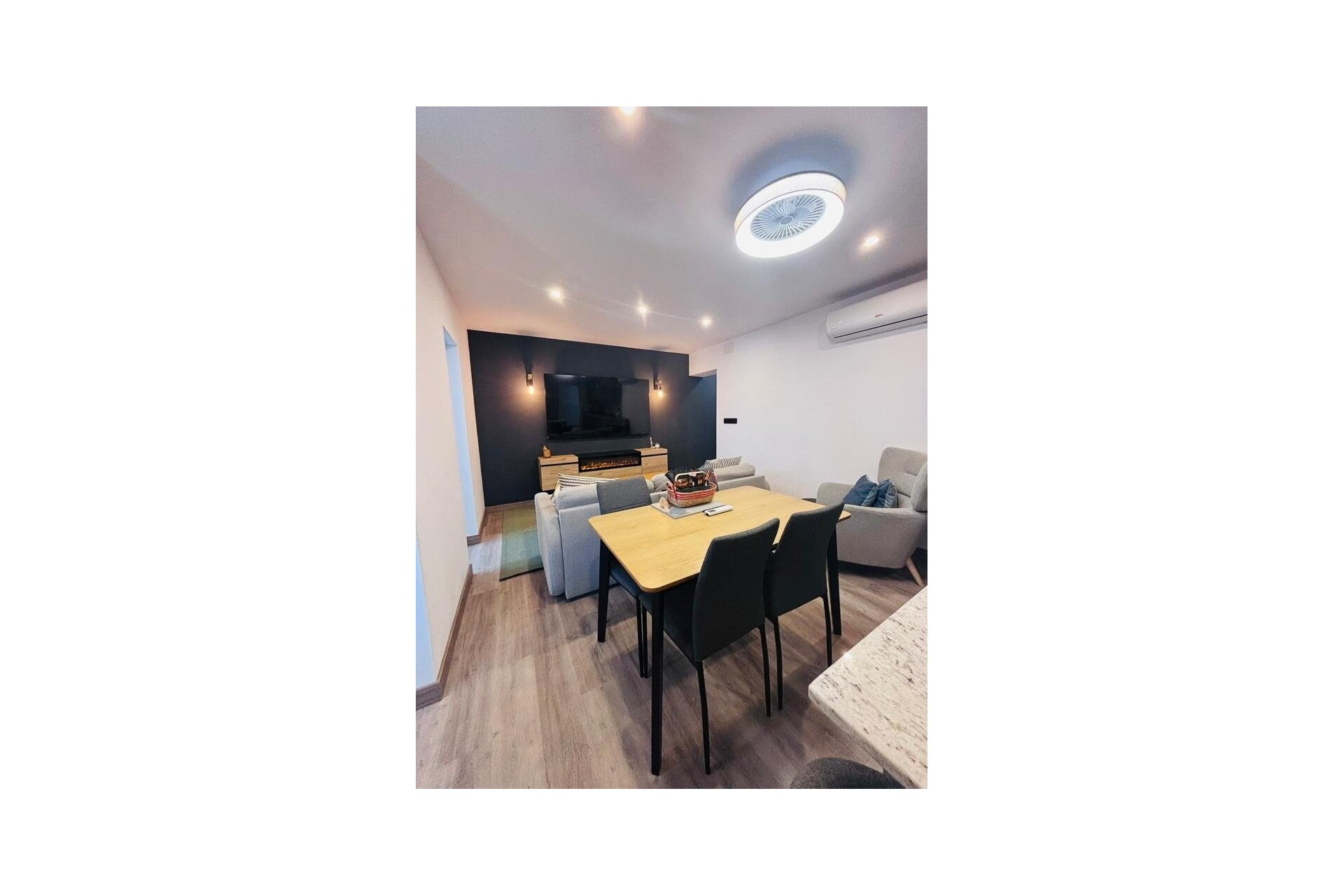 Resale - Town House -
San Miguel de Salinas - Inland