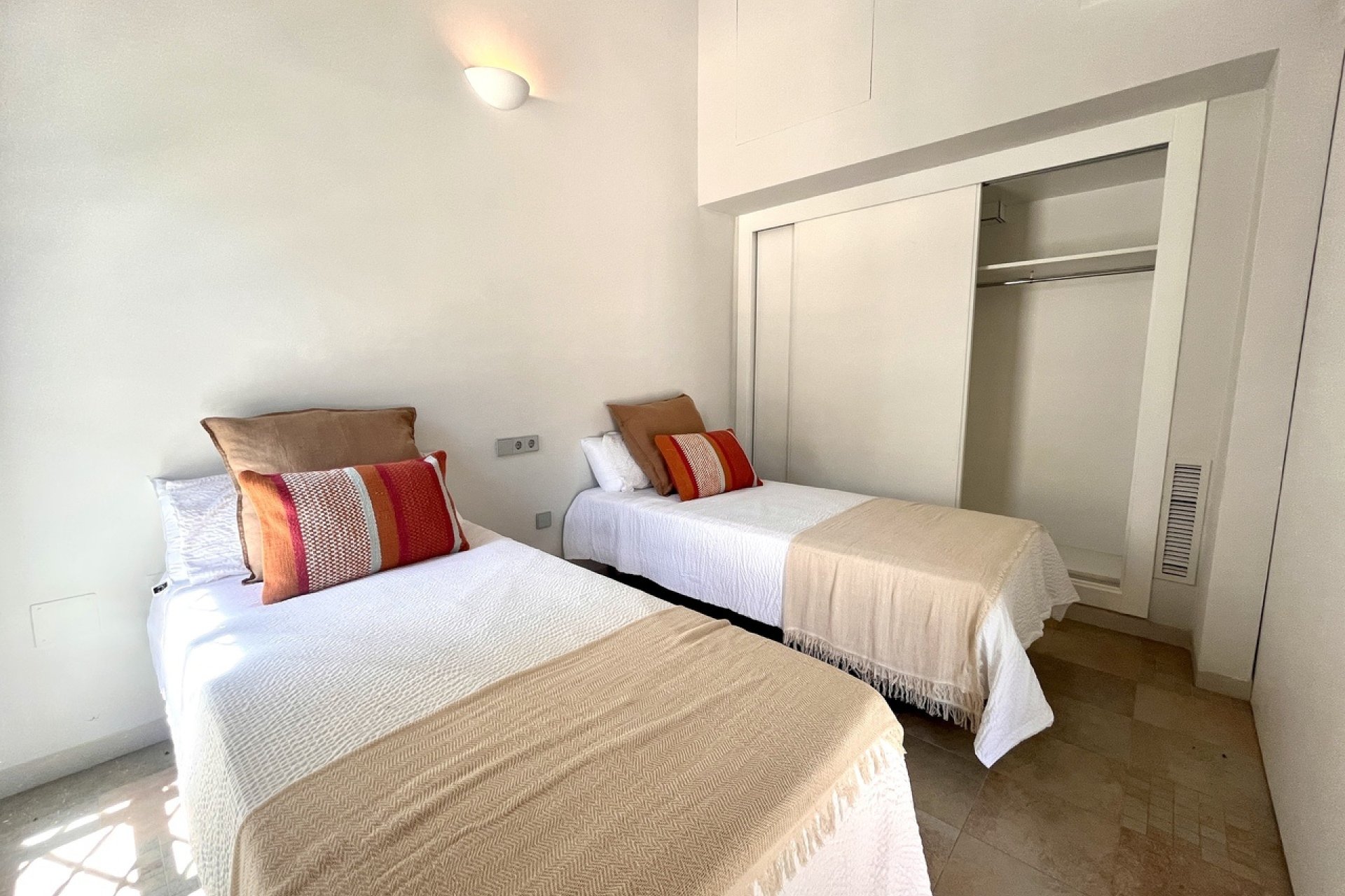 Resale - Town House -
Sucina - Inland