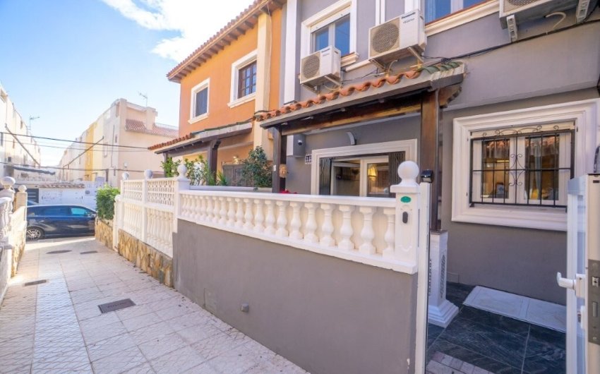 Resale - Town House -
Torrevieja - Cabo Cervera