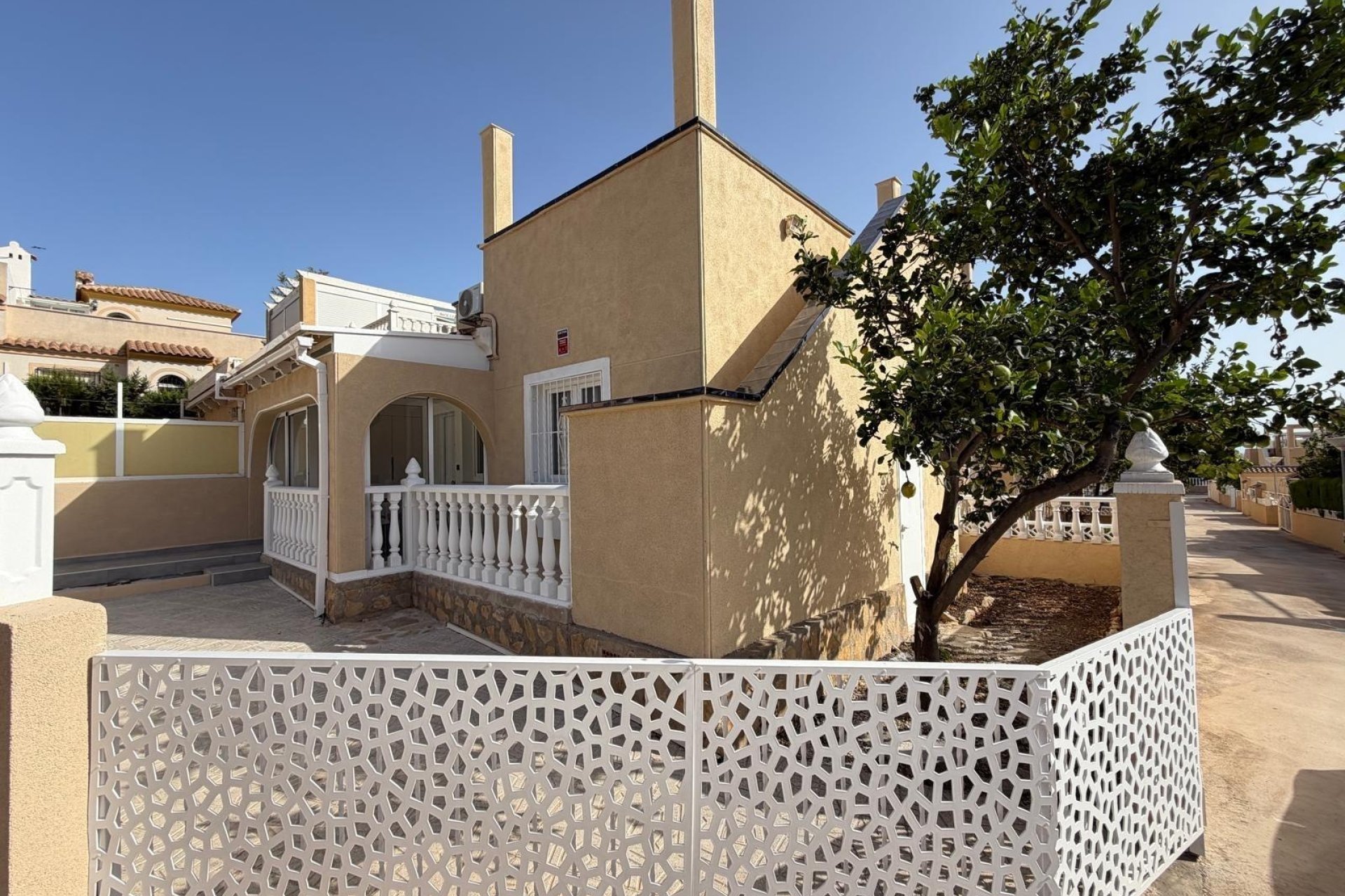 Resale - Town House -
Torrevieja - Miramar - Torre Del Moro