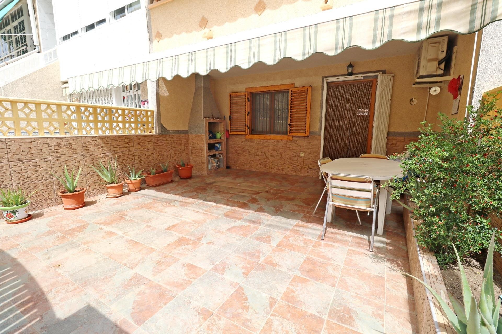 Resale - Town House -
Torrevieja - Playa De Los Naufragos