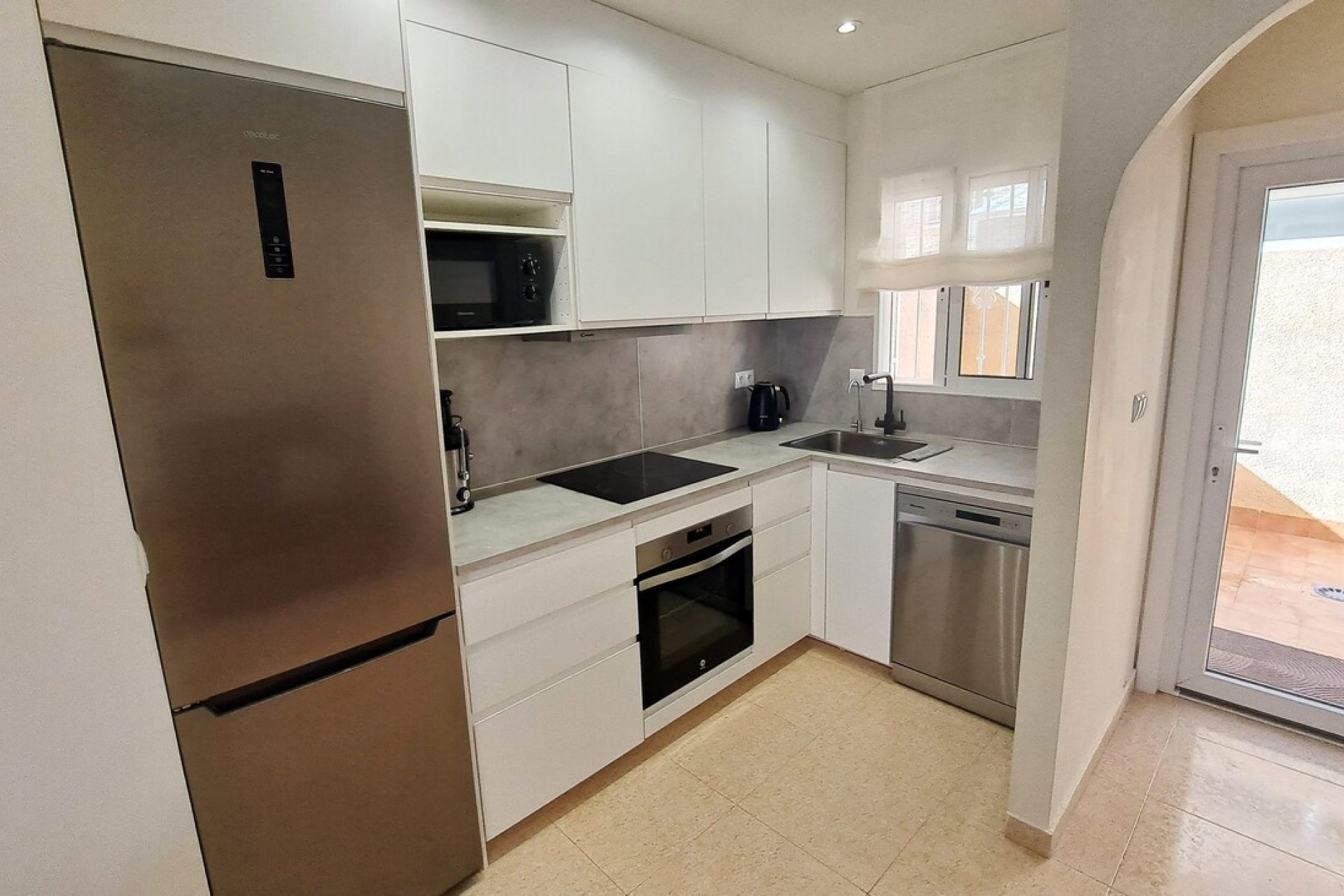 Resale - Town House -
Villamartin - Las filipinas