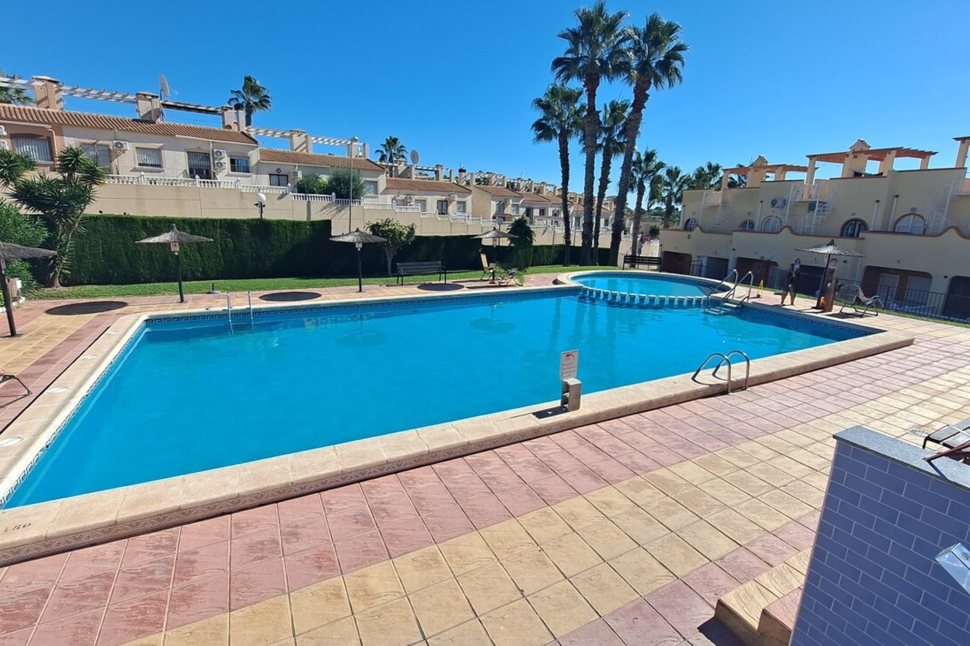 Resale - Town House -
Villamartin - Las filipinas