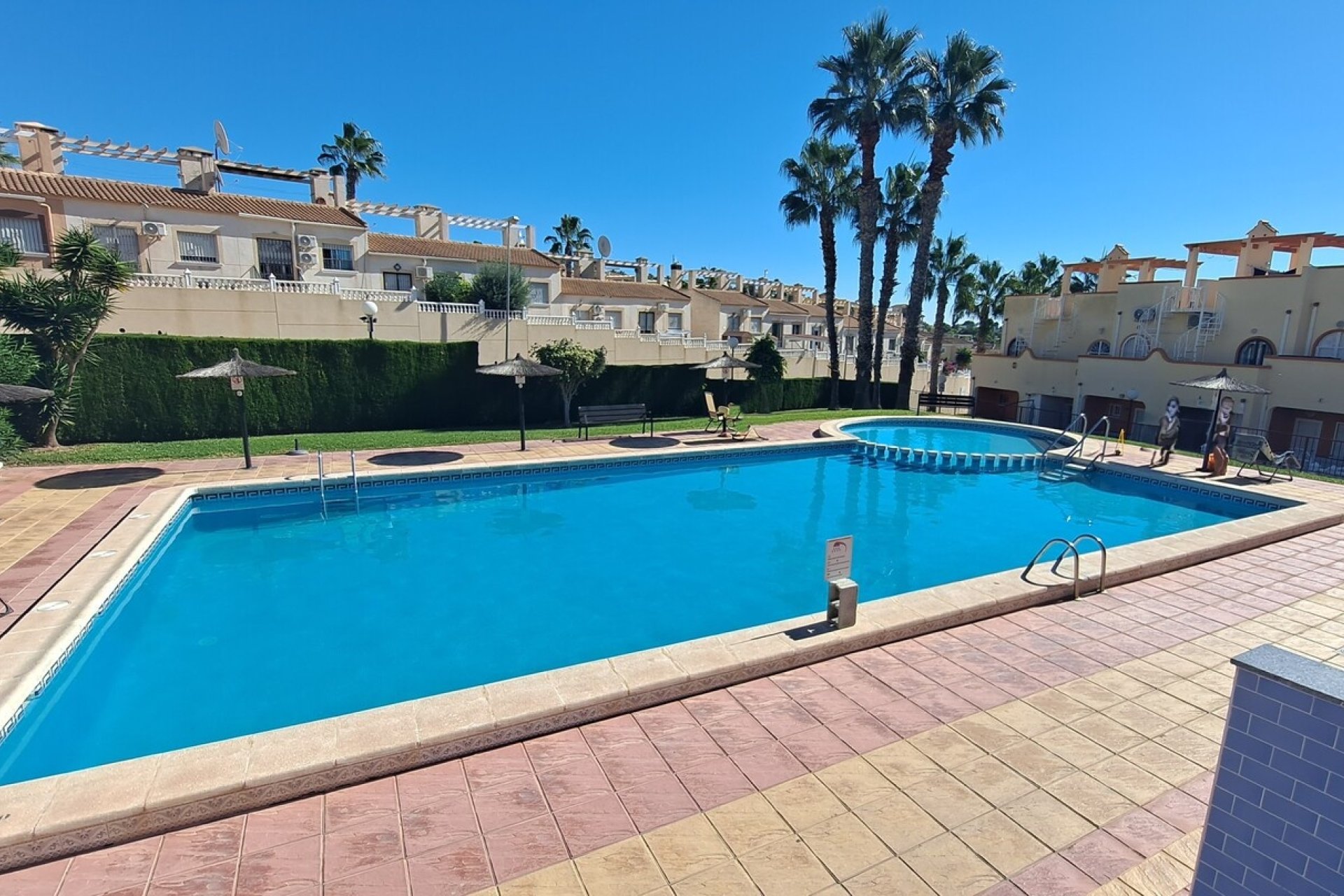 Resale - Town House -
Villamartin - Las filipinas