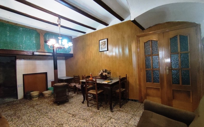 Resale - Townhouse -
Agres - town