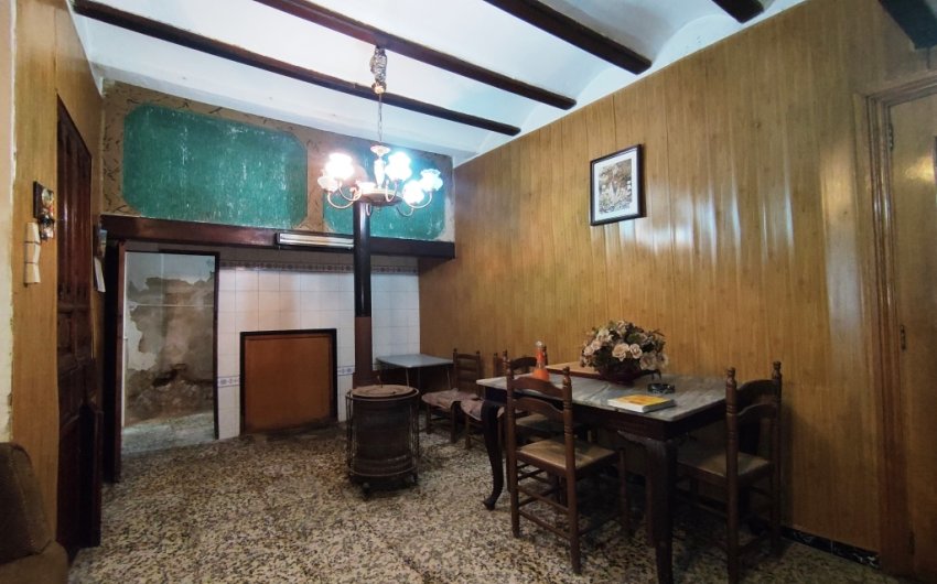 Resale - Townhouse -
Agres - town