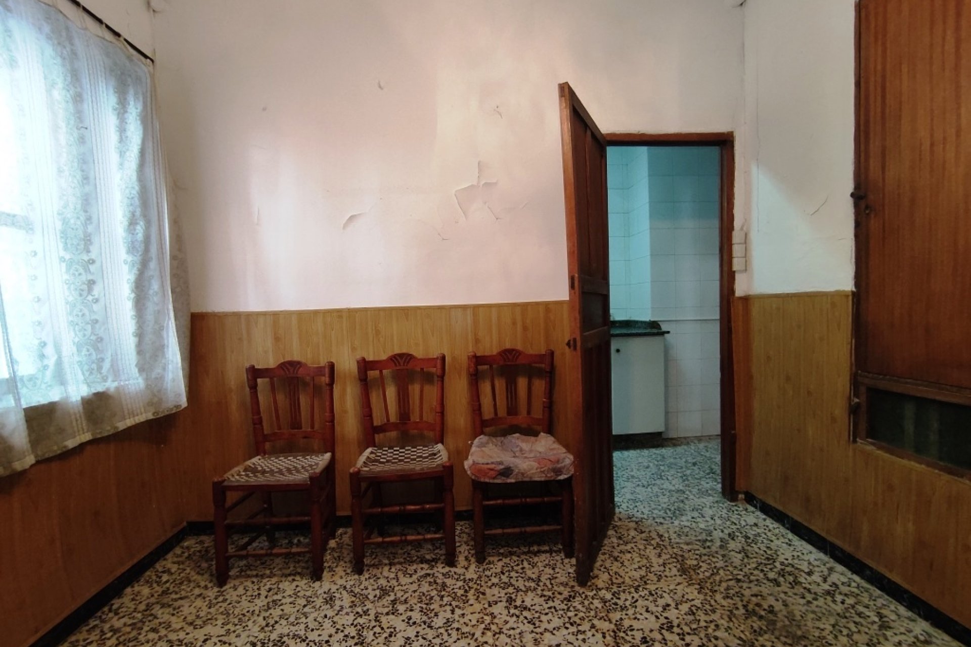 Resale - Townhouse -
Agres - town