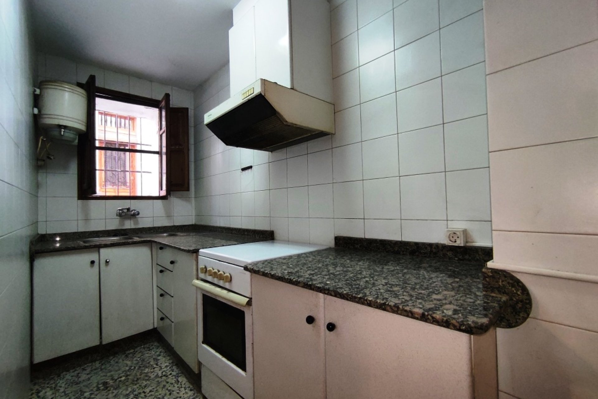 Resale - Townhouse -
Agres - town