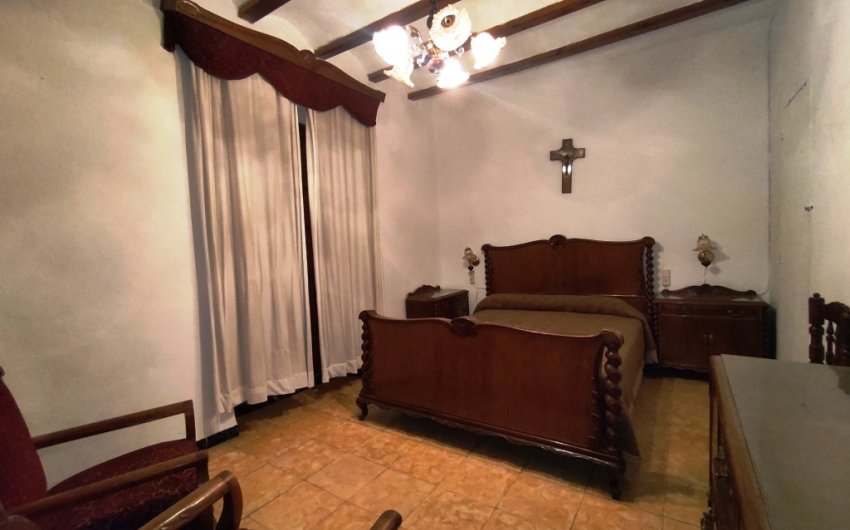 Resale - Townhouse -
Agres - town