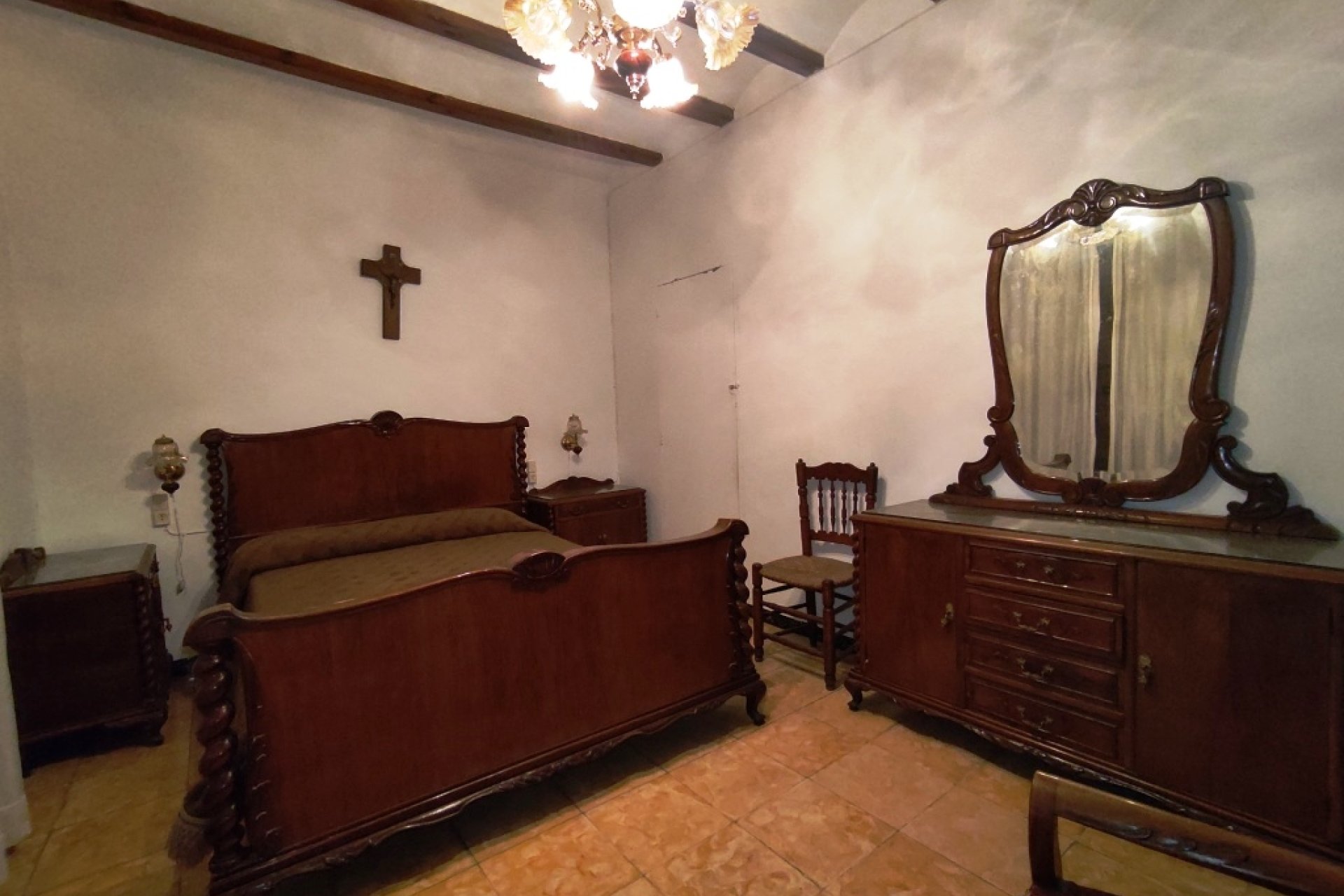 Resale - Townhouse -
Agres - town