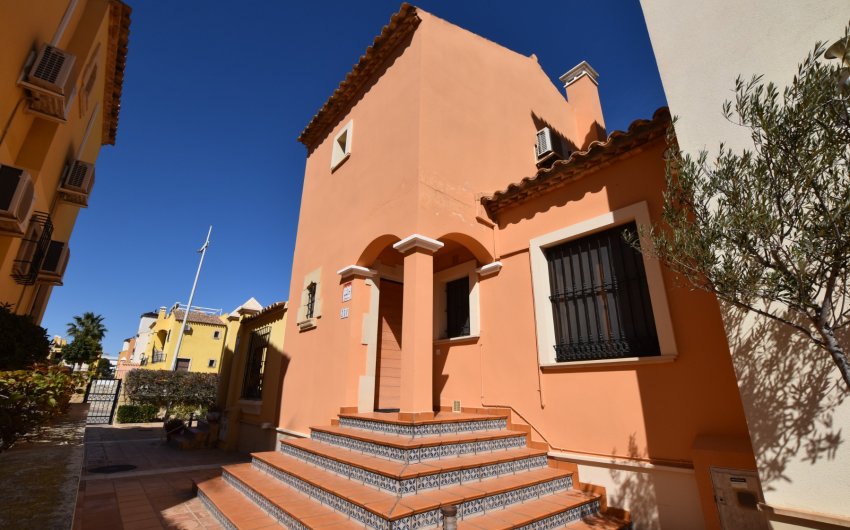 Resale - Townhouse -
Algorfa - La finca Golf