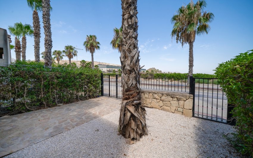 Resale - Townhouse -
Algorfa